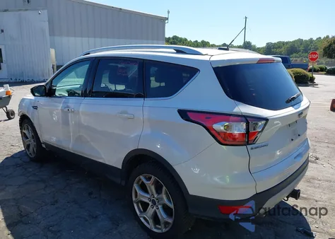 2017 Ford Escape Titanium z USA, uszkodzony, nr VIN 1FMCU9J93HUD64447